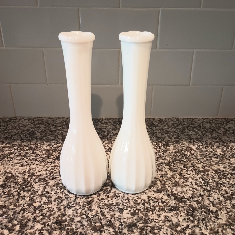 Vintage White Milk Glass Single Flower Bud Swirl Pattern Carl-Lowrey
